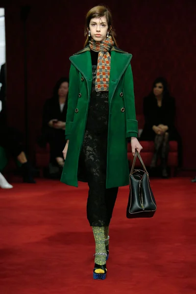 Look 10